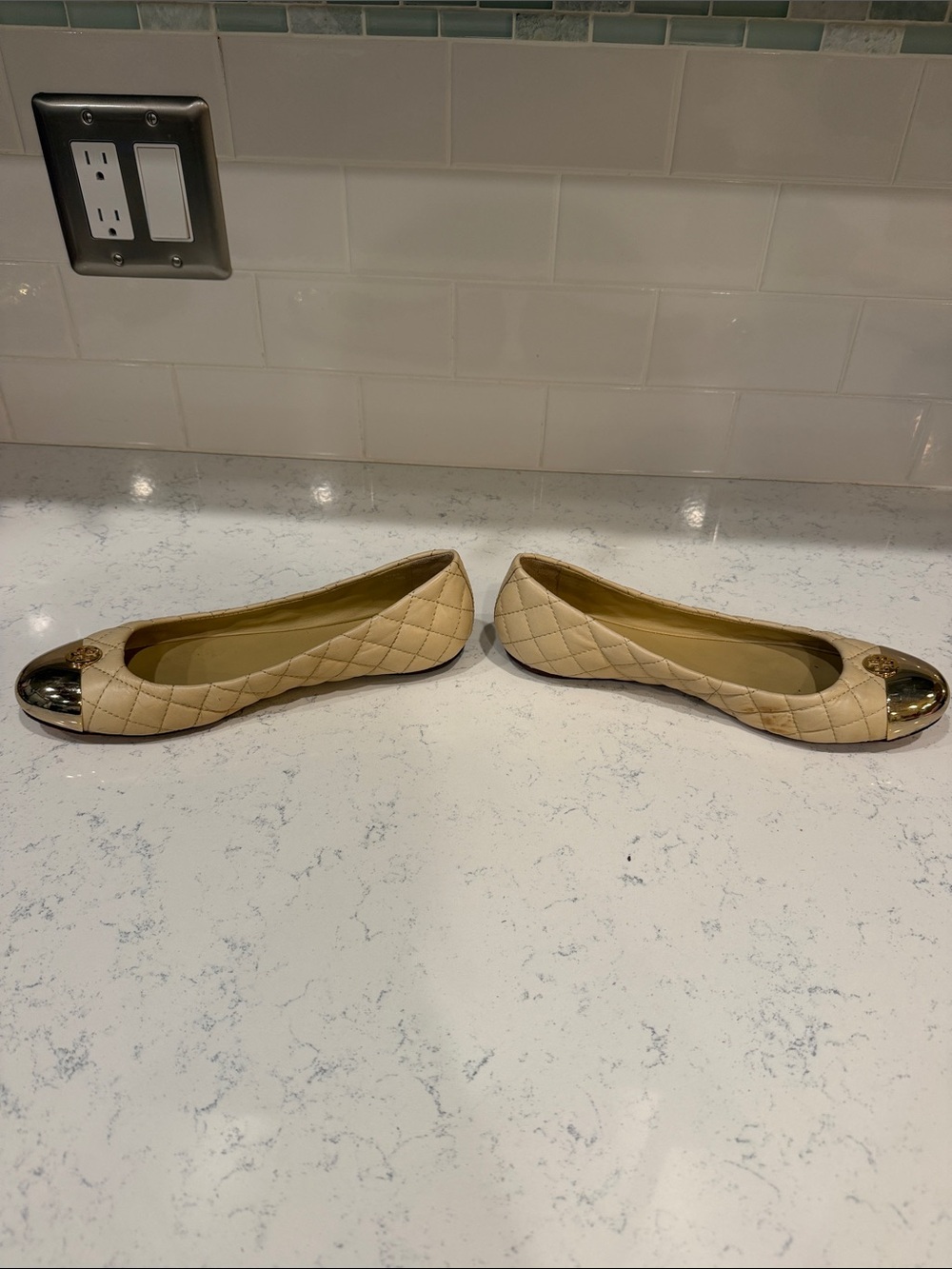 Tory Burch Cream Quilted Ballet Flats with Glam Gold Cap Toe Size 8.5 - Picture 5 of 10